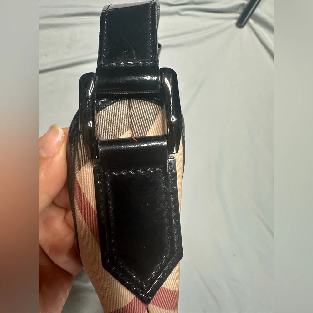 Authentic Burberry Women's Tan and Black Plaid Shoulder Bag - Picture 5 of 11